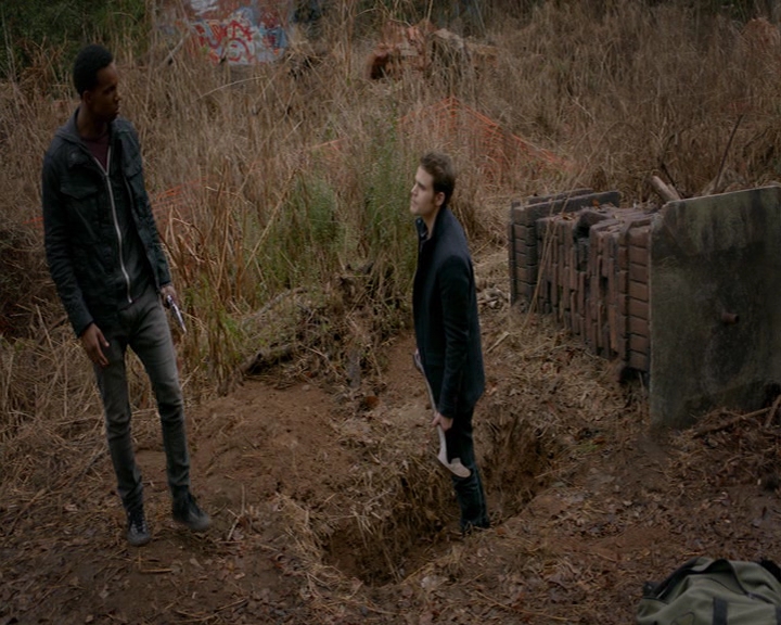 VampireDiaries-dot-nl_VampireDiaries-8x13TheLiesWillCatchUpToYou0845.jpg