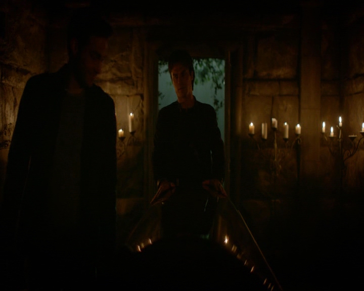 VampireDiaries-dot-nl_VampireDiaries-8x13TheLiesWillCatchUpToYou2241.jpg