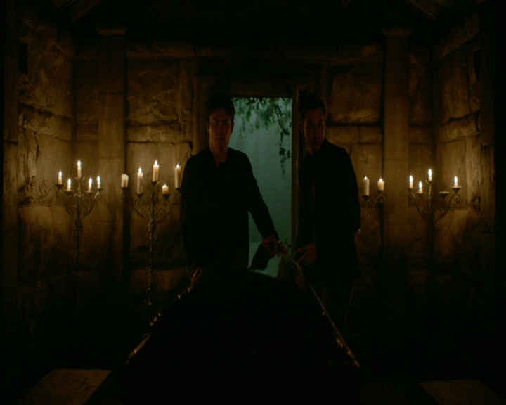 VampireDiaries-dot-nl_VampireDiaries-8x13TheLiesWillCatchUpToYou2263.jpg