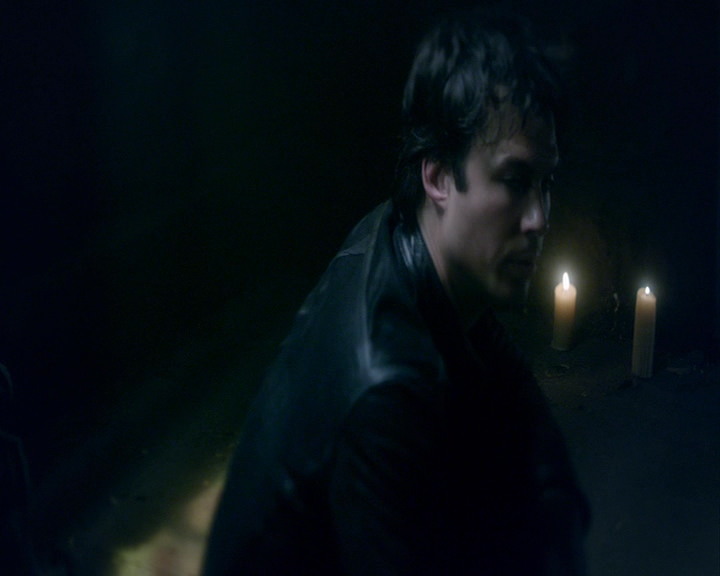 VampireDiaries-dot-nl_VampireDiaries-8x14ItsBeenAHellOfARide0018.jpg