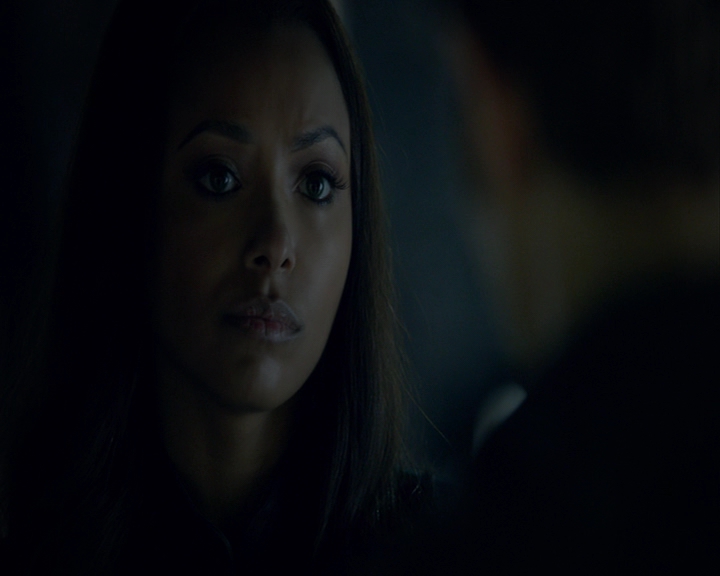 VampireDiaries-dot-nl_VampireDiaries-8x14ItsBeenAHellOfARide0109.jpg