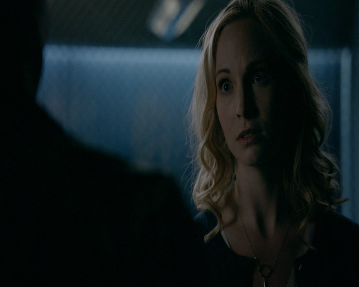 VampireDiaries-dot-nl_VampireDiaries-8x14ItsBeenAHellOfARide0565.jpg