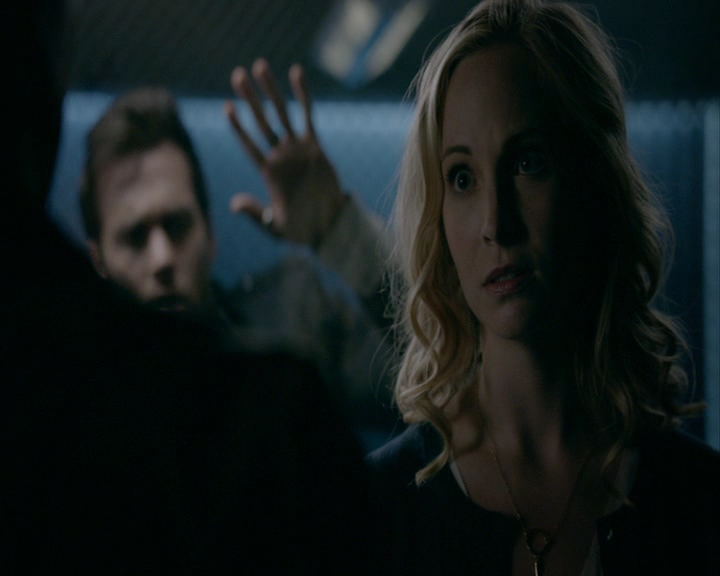VampireDiaries-dot-nl_VampireDiaries-8x14ItsBeenAHellOfARide0566.jpg
