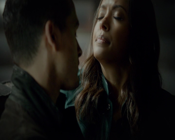 VampireDiaries-dot-nl_VampireDiaries-8x14ItsBeenAHellOfARide0674.jpg