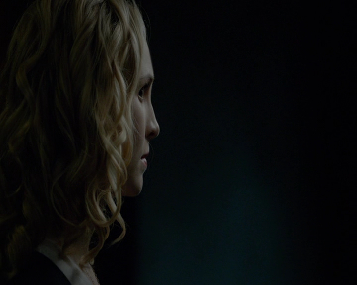 VampireDiaries-dot-nl_VampireDiaries-8x14ItsBeenAHellOfARide0917.jpg