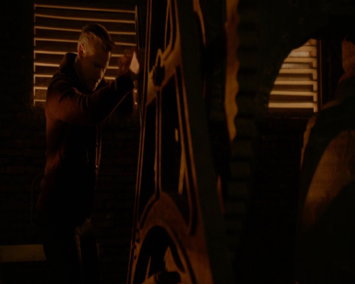 VampireDiaries-dot-nl_VampireDiaries-8x14ItsBeenAHellOfARide1057.jpg