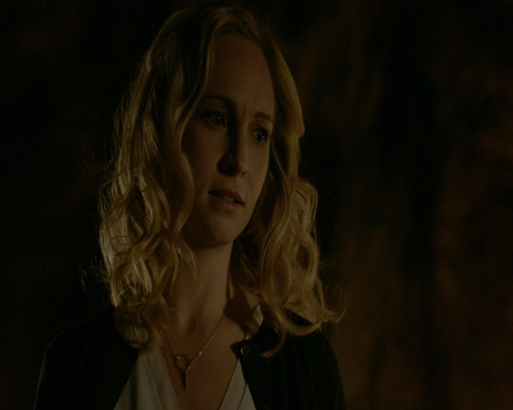 VampireDiaries-dot-nl_VampireDiaries-8x14ItsBeenAHellOfARide1488.jpg