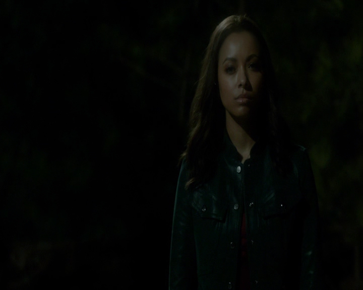 VampireDiaries-dot-nl_VampireDiaries-8x14ItsBeenAHellOfARide1589.jpg