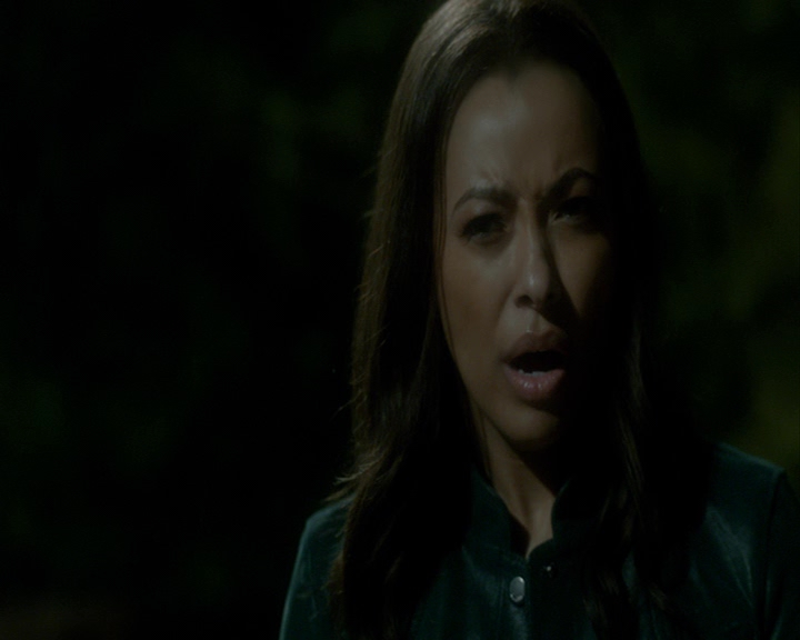 VampireDiaries-dot-nl_VampireDiaries-8x14ItsBeenAHellOfARide1592.jpg