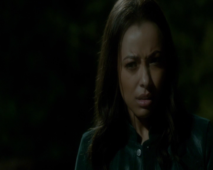 VampireDiaries-dot-nl_VampireDiaries-8x14ItsBeenAHellOfARide1593.jpg