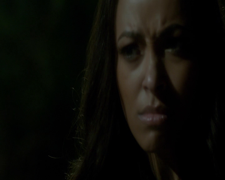 VampireDiaries-dot-nl_VampireDiaries-8x14ItsBeenAHellOfARide1598.jpg