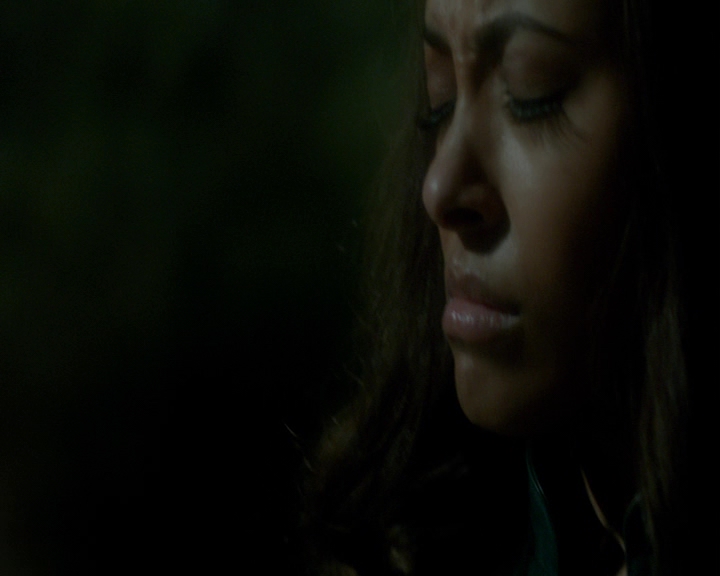 VampireDiaries-dot-nl_VampireDiaries-8x14ItsBeenAHellOfARide1599.jpg