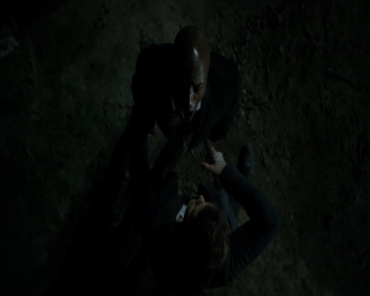 VampireDiaries-dot-nl_VampireDiaries-8x14ItsBeenAHellOfARide1712.jpg