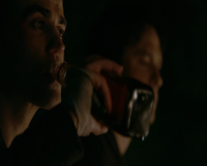 VampireDiaries-dot-nl_VampireDiaries-8x14ItsBeenAHellOfARide1848.jpg