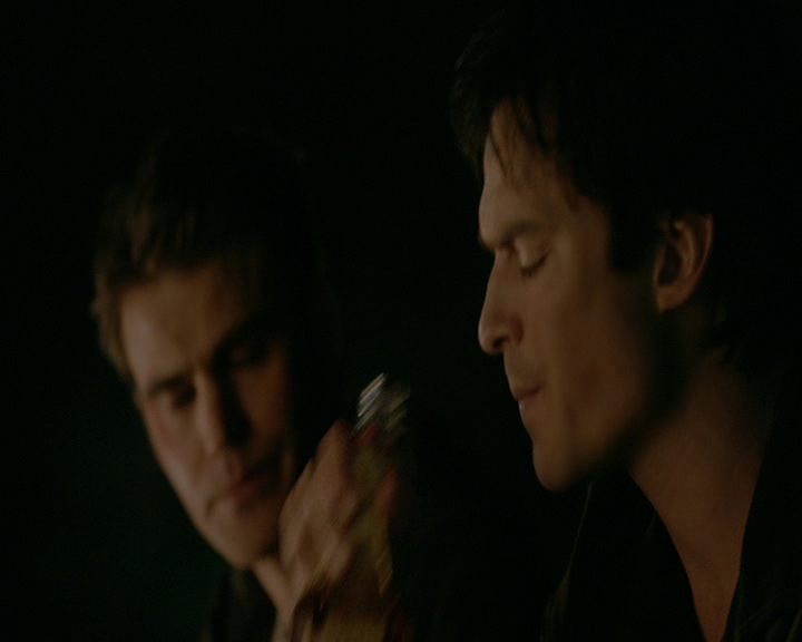 VampireDiaries-dot-nl_VampireDiaries-8x14ItsBeenAHellOfARide1859.jpg