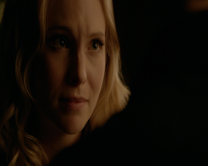VampireDiaries-dot-nl_VampireDiaries-8x14ItsBeenAHellOfARide2075.jpg