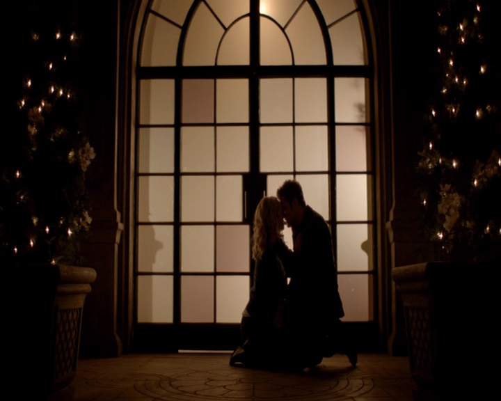 VampireDiaries-dot-nl_VampireDiaries-8x14ItsBeenAHellOfARide2109.jpg