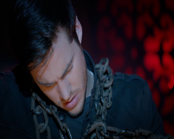 VampireDiaries-dot-nl_VampireDiaries-8x14ItsBeenAHellOfARide2115.jpg