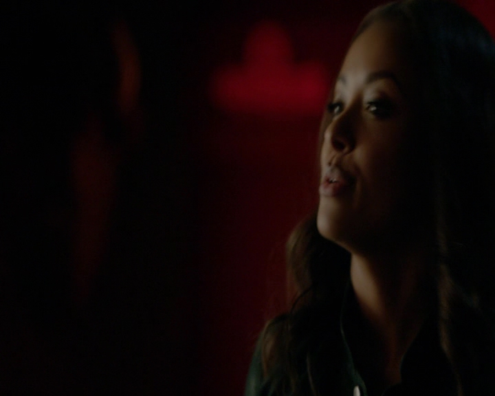 VampireDiaries-dot-nl_VampireDiaries-8x14ItsBeenAHellOfARide2146.jpg