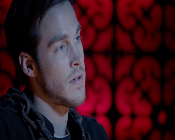 VampireDiaries-dot-nl_VampireDiaries-8x14ItsBeenAHellOfARide2156.jpg