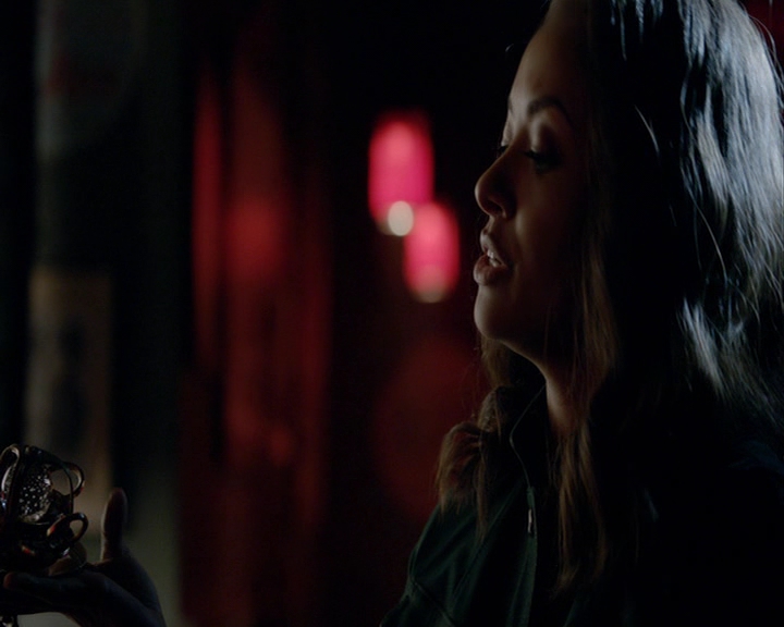 VampireDiaries-dot-nl_VampireDiaries-8x14ItsBeenAHellOfARide2170.jpg