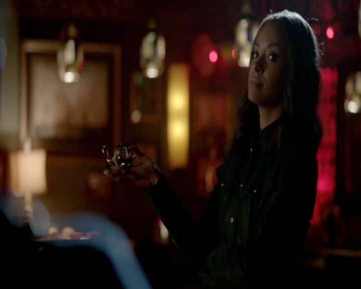 VampireDiaries-dot-nl_VampireDiaries-8x14ItsBeenAHellOfARide2180.jpg