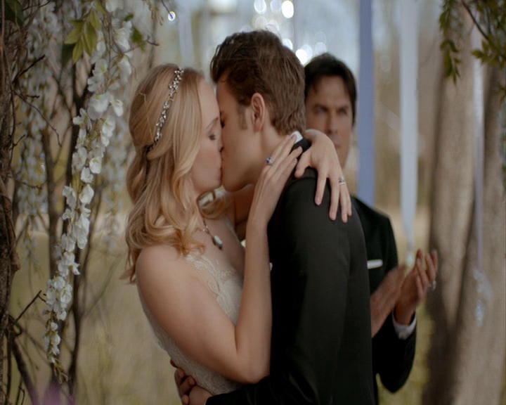 VampireDiaries-dot-nl_VampireDiaries-8x15WerePlanningAJuneWedding1713.jpg VampireDiaries-dot-nl_VampireDiaries-8x15WerePlanningAJuneWedding1713.jpg