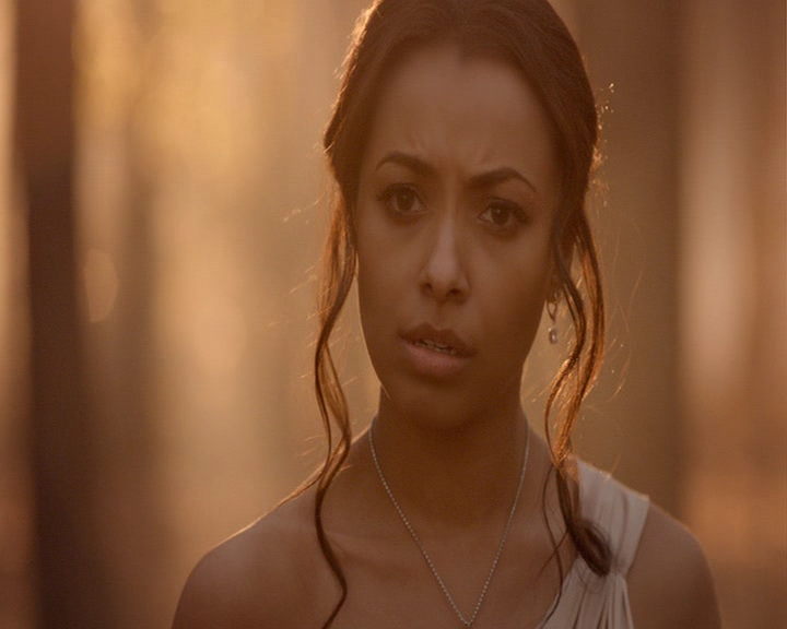 VampireDiaries-dot-nl_VampireDiaries-8x16IWasFeelingEpic0047.jpg