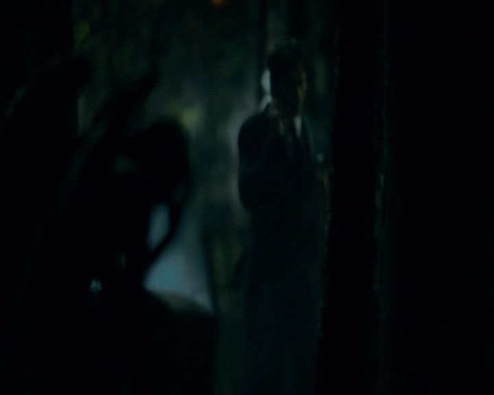 VampireDiaries-dot-nl_VampireDiaries-8x16IWasFeelingEpic0547.jpg