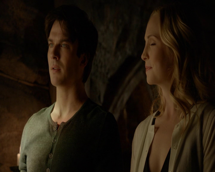 VampireDiaries-dot-nl_VampireDiaries-8x16IWasFeelingEpic1979.jpg