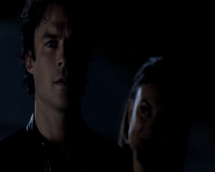 VampireDiaries-dot-nl_VampireDiaries-8x03YouDecidedThatIWasWorthSaving-deletedscenes0005.jpg