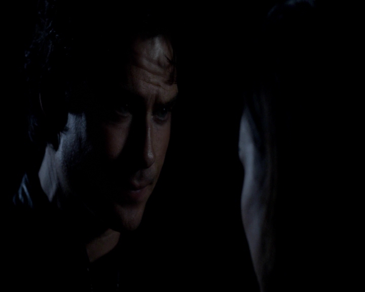 VampireDiaries-dot-nl_VampireDiaries-8x03YouDecidedThatIWasWorthSaving-deletedscenes0015.jpg