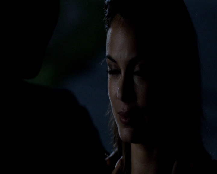 VampireDiaries-dot-nl_VampireDiaries-8x03YouDecidedThatIWasWorthSaving-deletedscenes0017.jpg