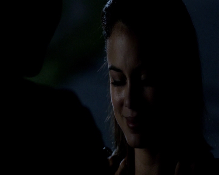 VampireDiaries-dot-nl_VampireDiaries-8x03YouDecidedThatIWasWorthSaving-deletedscenes0018.jpg