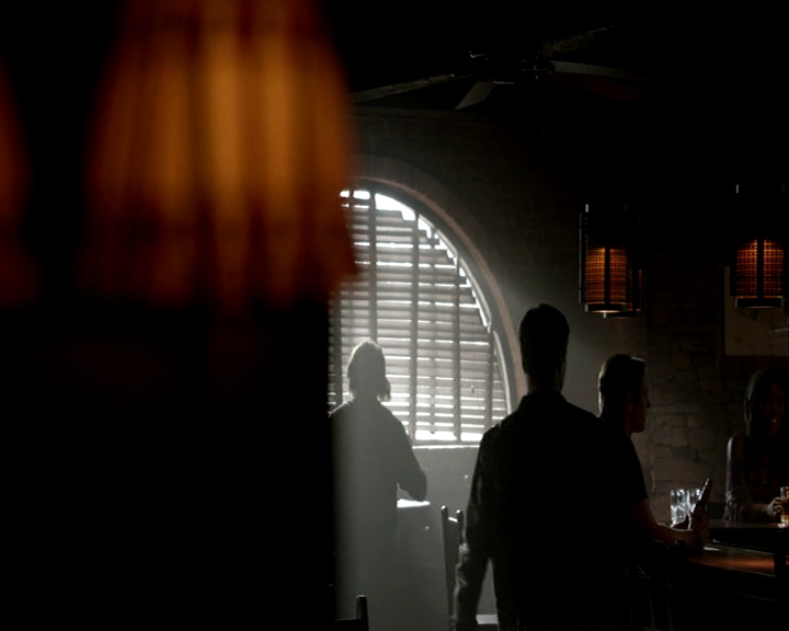 VampireDiaries-dot-nl_VampireDiaries-8x05ComingHomeWasAMistake-deletedscenes0007.jpg