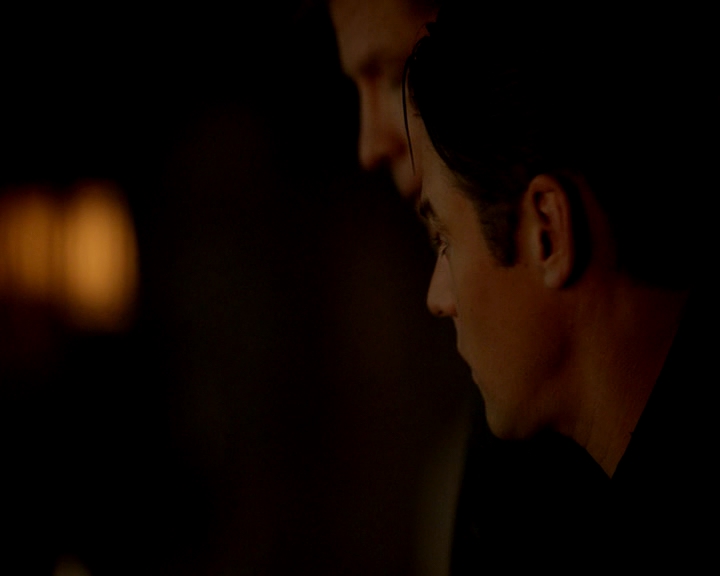 VampireDiaries-dot-nl_VampireDiaries-8x05ComingHomeWasAMistake-deletedscenes0009.jpg