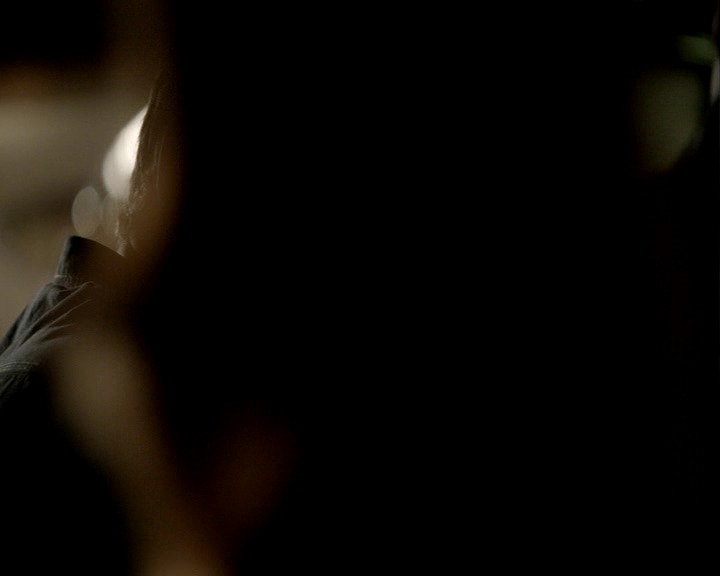VampireDiaries-dot-nl_VampireDiaries-8x05ComingHomeWasAMistake-deletedscenes0017.jpg