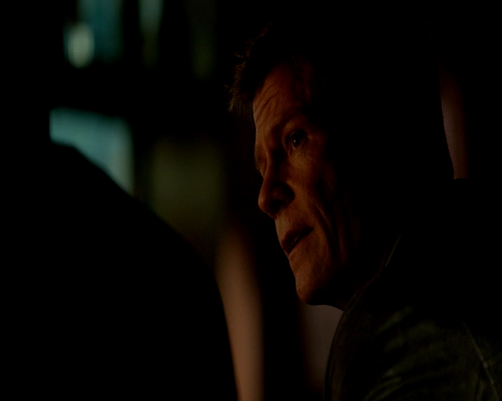 VampireDiaries-dot-nl_VampireDiaries-8x05ComingHomeWasAMistake-deletedscenes0022.jpg
