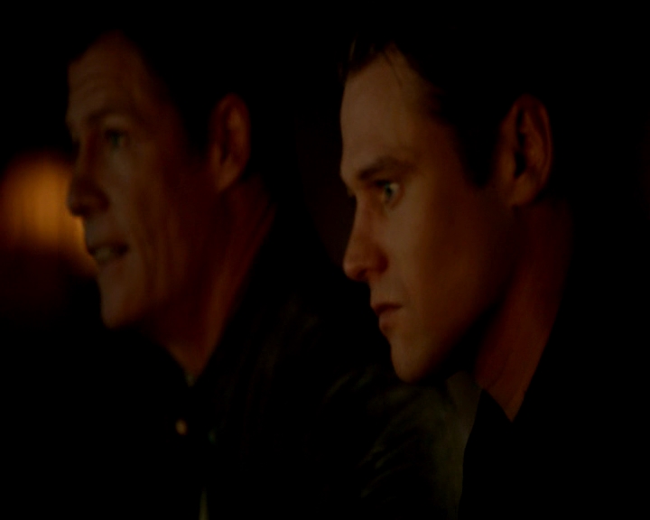 VampireDiaries-dot-nl_VampireDiaries-8x05ComingHomeWasAMistake-deletedscenes0035.jpg