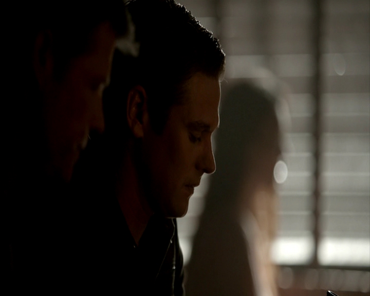 VampireDiaries-dot-nl_VampireDiaries-8x05ComingHomeWasAMistake-deletedscenes0045.jpg