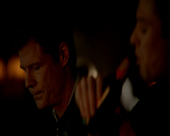 VampireDiaries-dot-nl_VampireDiaries-8x05ComingHomeWasAMistake-deletedscenes0058.jpg
