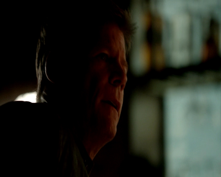 VampireDiaries-dot-nl_VampireDiaries-8x05ComingHomeWasAMistake-deletedscenes0066.jpg