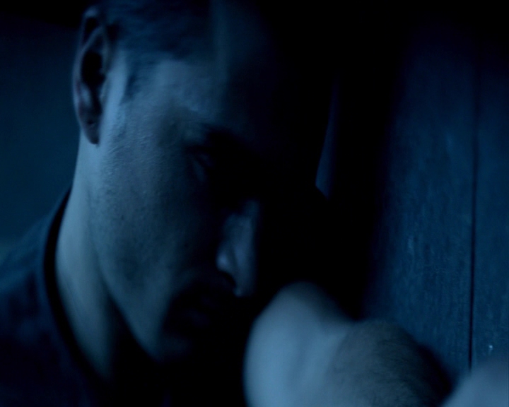 VampireDiaries-dot-nl_VampireDiaries-8x06DetouredOnSomeRandomBackwoodsPathToHell-deletedscenes0039.jpg
