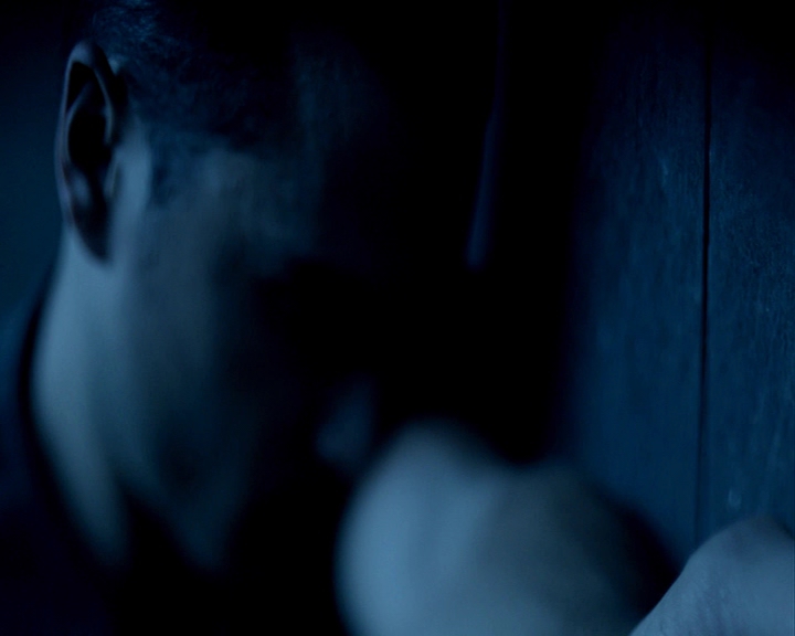 VampireDiaries-dot-nl_VampireDiaries-8x06DetouredOnSomeRandomBackwoodsPathToHell-deletedscenes0040.jpg