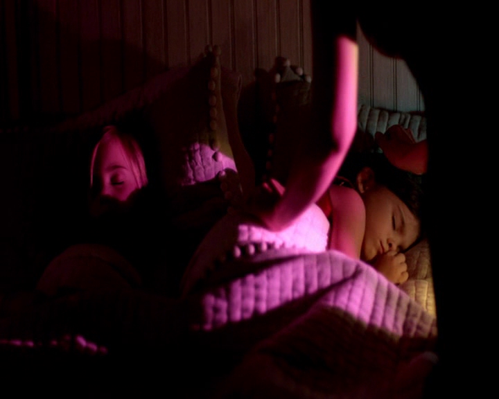 VampireDiaries-dot-nl_VampireDiaries-8x07TheNextTimeIHurtSomebodyItCouldBeYou-deletedscene0019.jpg