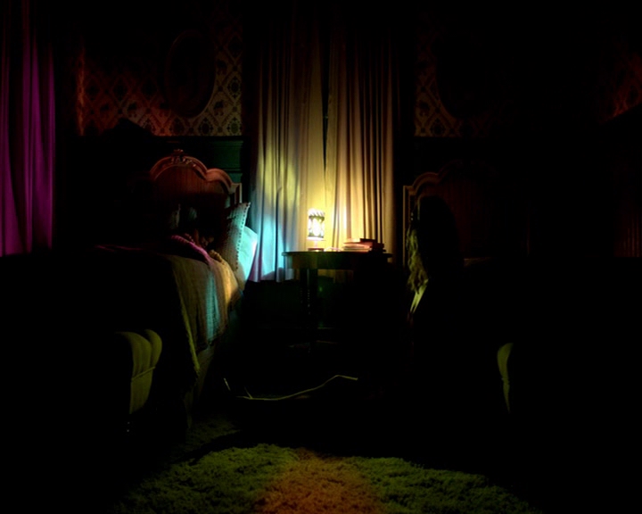 VampireDiaries-dot-nl_VampireDiaries-8x07TheNextTimeIHurtSomebodyItCouldBeYou-deletedscene0032.jpg