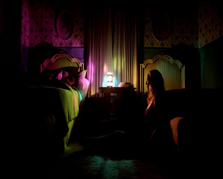 VampireDiaries-dot-nl_VampireDiaries-8x07TheNextTimeIHurtSomebodyItCouldBeYou-deletedscene0033.jpg