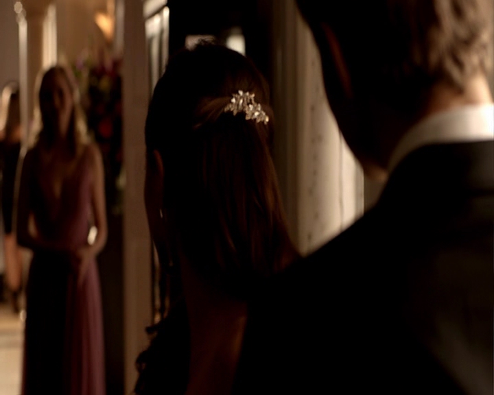 VampireDiaries-dot-nl_VampireDiaries-8x09TheSimpleIntimacyOfTheNearTouch-deletedscene0009.jpg