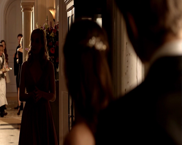 VampireDiaries-dot-nl_VampireDiaries-8x09TheSimpleIntimacyOfTheNearTouch-deletedscene0010.jpg