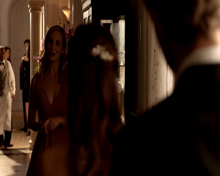VampireDiaries-dot-nl_VampireDiaries-8x09TheSimpleIntimacyOfTheNearTouch-deletedscene0011.jpg